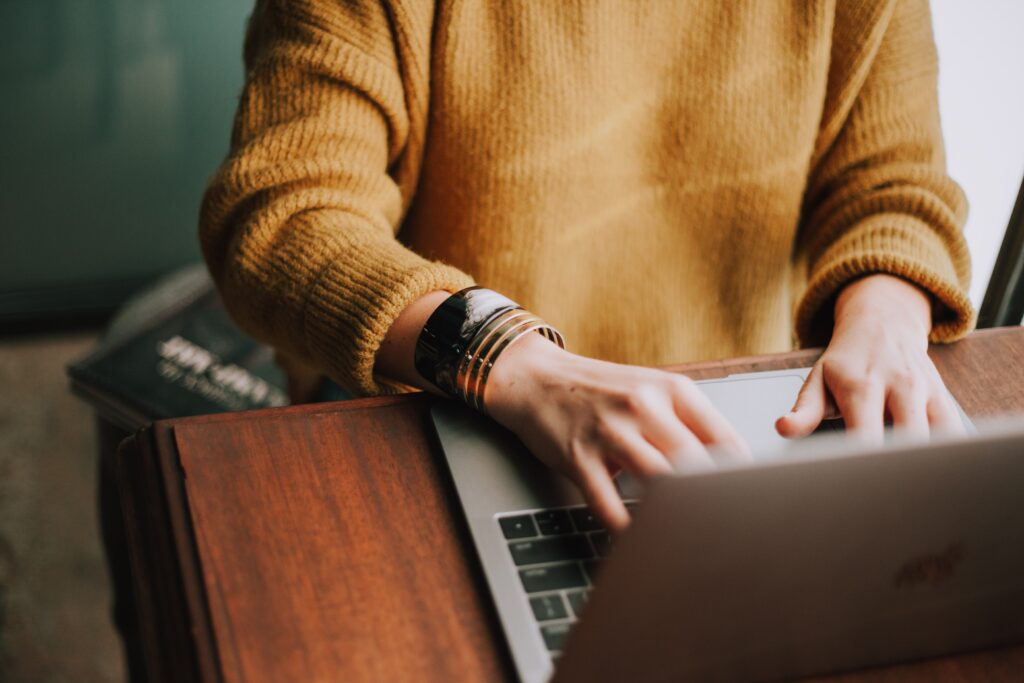 photo of a person on their laptop pretending to take the keto diet quiz